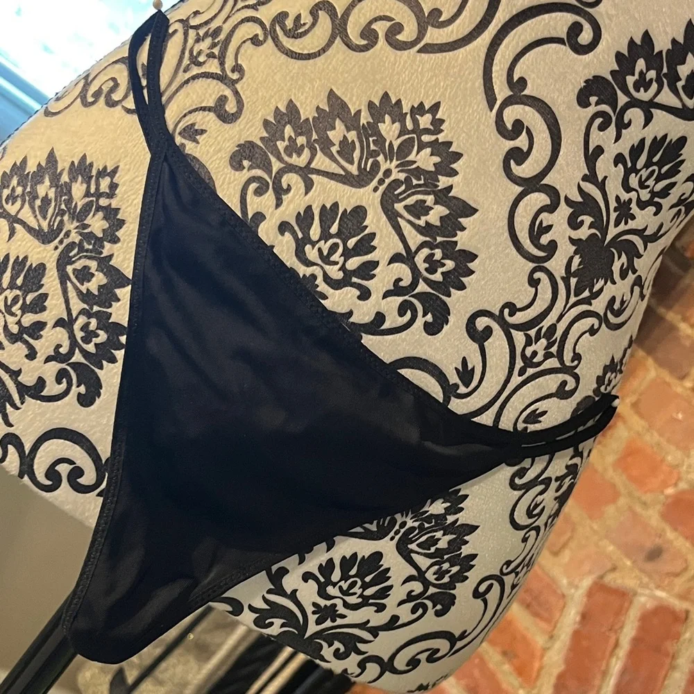 intimissimi Black Thong Panty - Picture 2 of 5